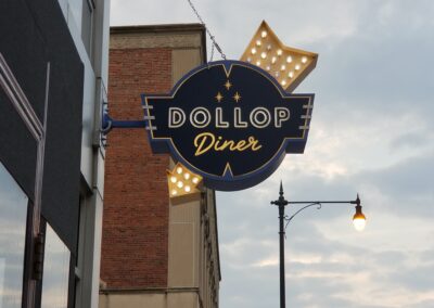 Dollap Diner, Hanging street sign